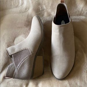 Dr. Scholl’s tan booties boots